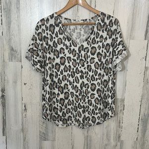 E9- medium cute cheetah print short sleeve size M JODIFL